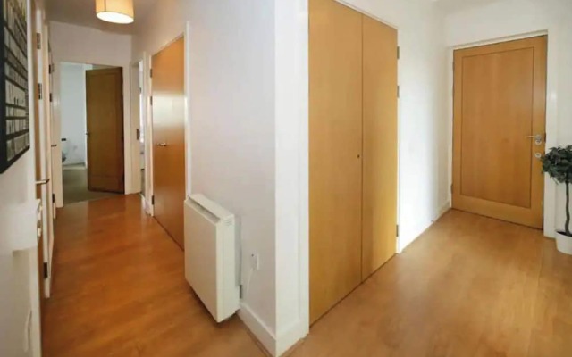 Bright 2BD Flat With Private Balcony - Dublin