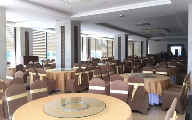 Holiday Cua Lo Hotel