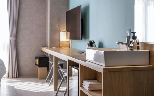 Lacer Okinawa Naha Tomariport