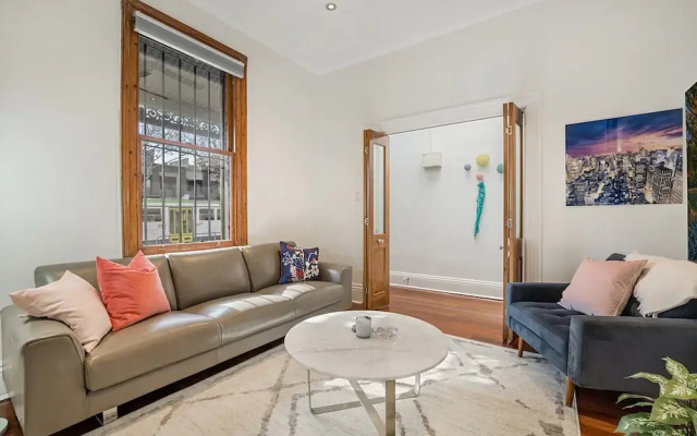 Unique 2- Storey Victorian Terrace Near Errol St