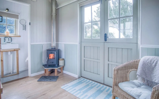 Haven View - 1 Bed Shepherds Hut - St Ishmael's