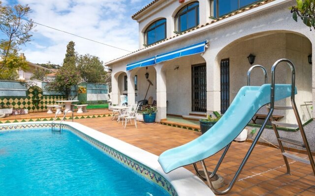 Exotic Villa in Coma-ruga with Private Swimming Pool