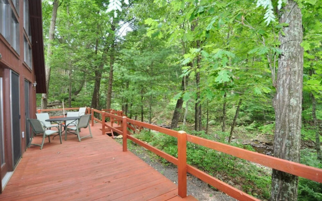 Rosies Creekside Retreat - 3 BR Escape!