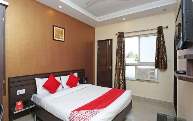 OYO 10588 Hotel Golden Square