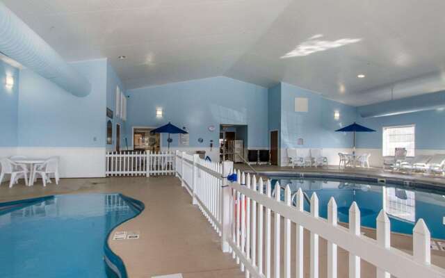 Quality Inn & Suites Fort Madison near Hwy 61