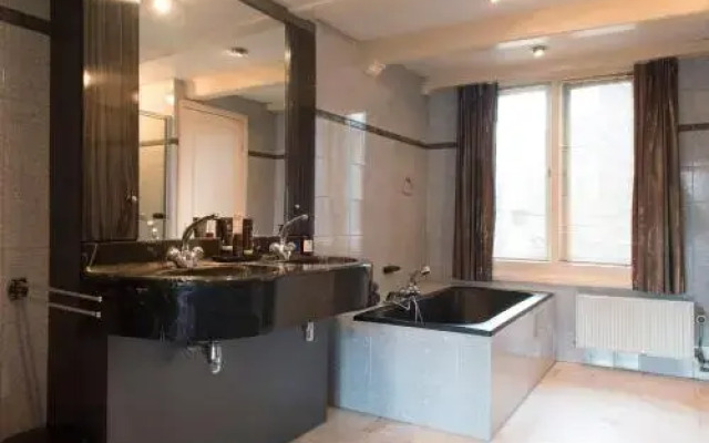 Double Floor Canal Estate