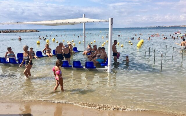 Sunny Holiday Apartment