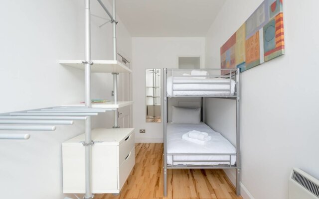 Cute 2 Bedroom Apt With View Of The Castle