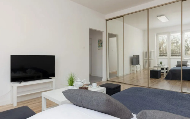 Bright Studio With Balcony by Renters