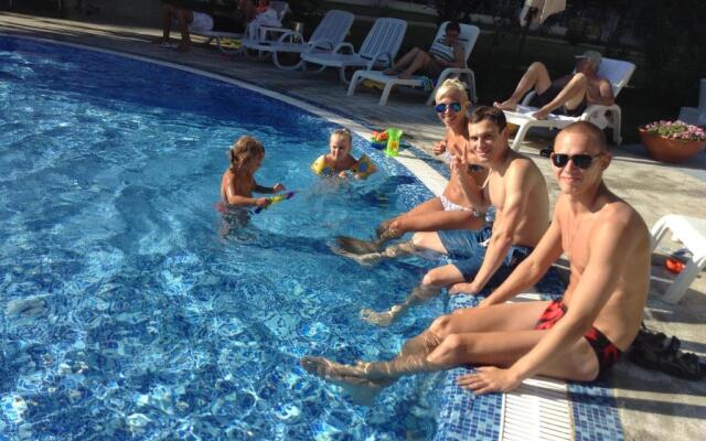 Oasis Suites Apartments and Studios