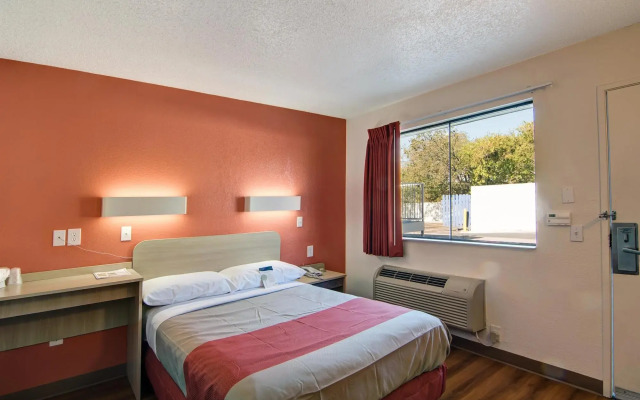 Motel 6 Euless, TX - Dallas