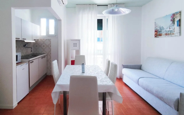 Comfy Apartment With Pool Access
