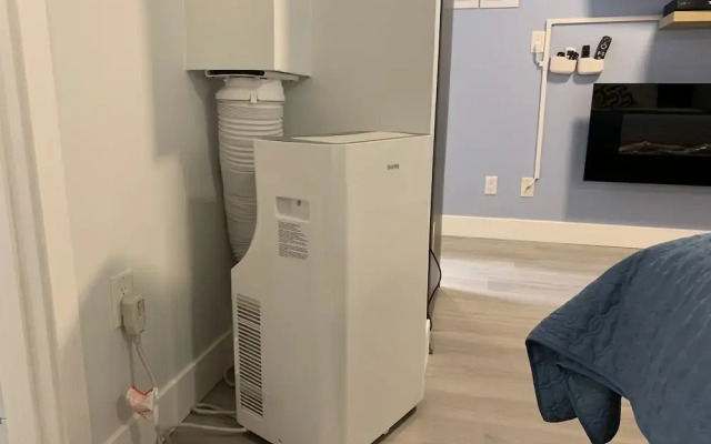 A Lovely Studio with Full Kitchen & AC