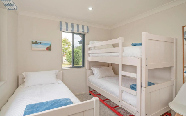 Upsides and Good Vibes - Pauanui Holiday Home – Guest Rooms – Pauanui