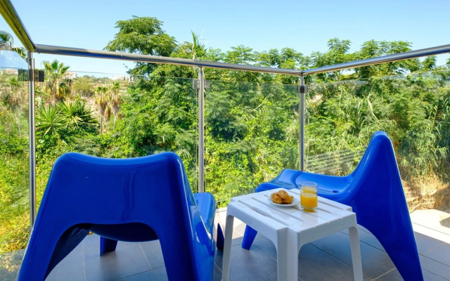 Rio Gardens - Modest 1-bdr Apt w Balcony