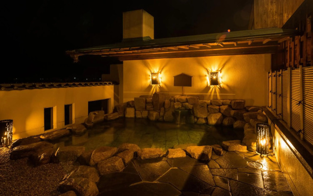 Toba Seaside Hotel