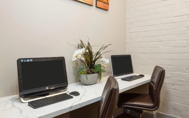 Inn Marin and Suites, an Ascend Collection Hotel