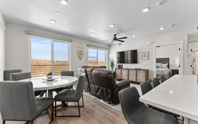 Dreamy Lagoon 2 Bedroom Condo