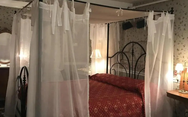 1896 House Country Inn & Motels