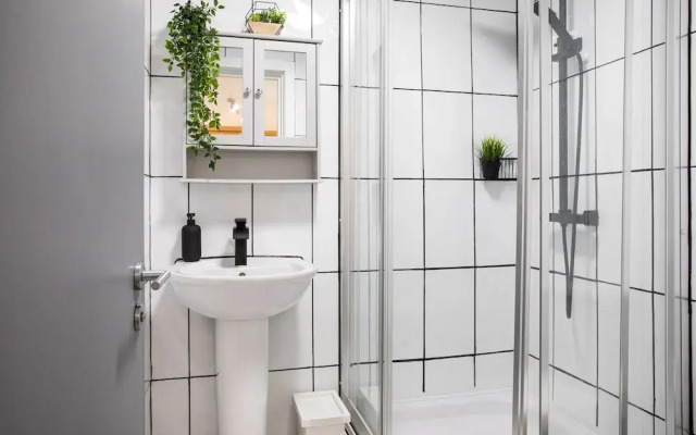 Malone Crescent Apartment