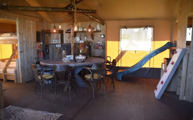 Kidz Lodge in Zon Zee Strand With Play Area