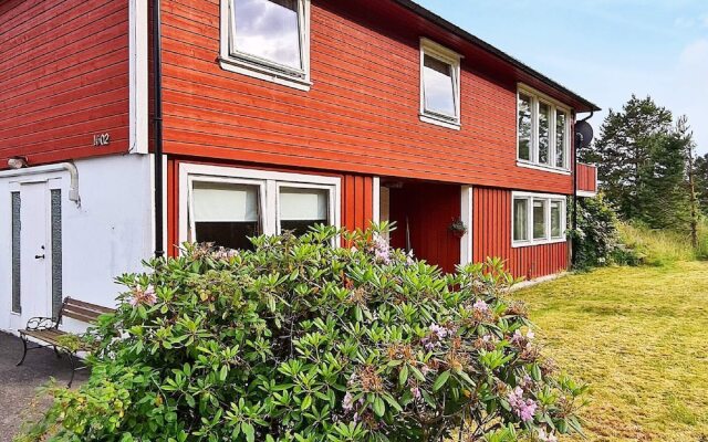 10 Person Holiday Home in Staubø