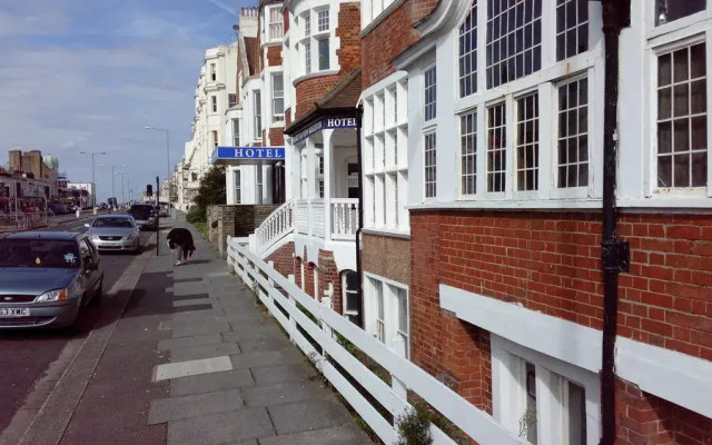 Smart Sea View Brighton Hostel