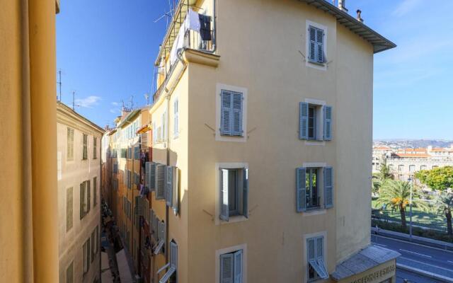 Large 3 Bdr Old Town - AC