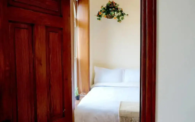 Light-filled Chicago Charmer in Wicker Park