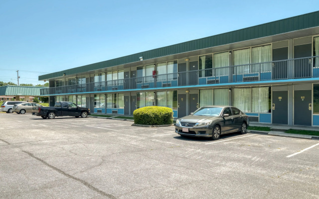 Hotel Battleboro NC I-95 Near Rocky Mount by Oyo