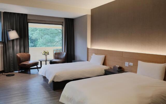 Koi Lake Hotel