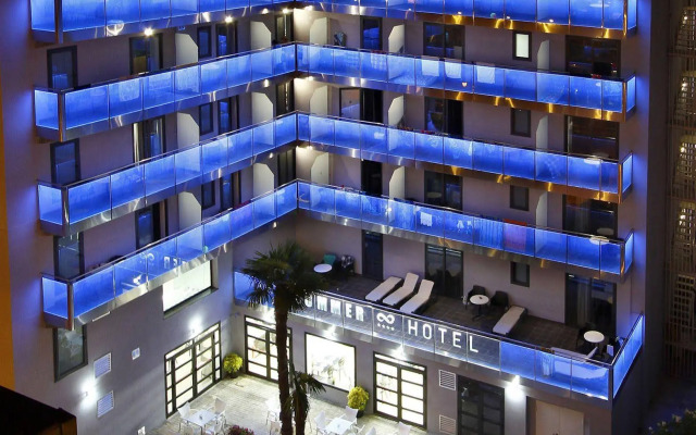 Summer Hotel