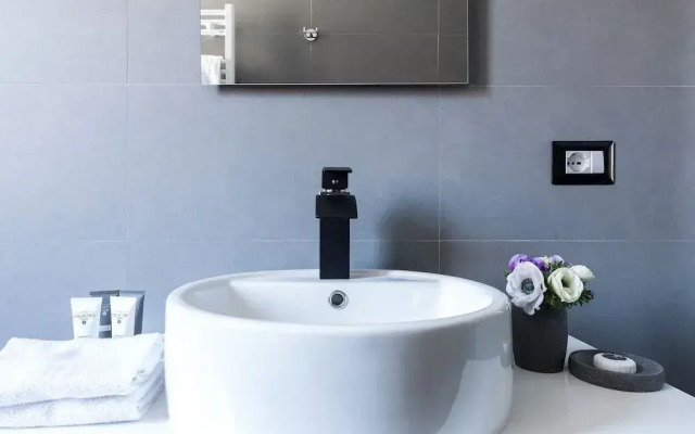 A World Aparts - 32 Modena