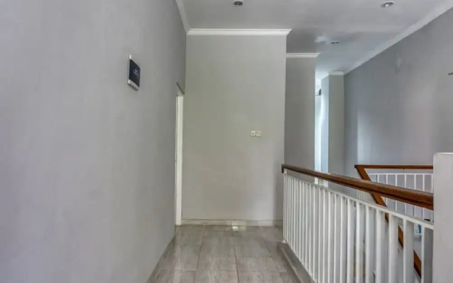 Parisya Jogia by Reddoorz