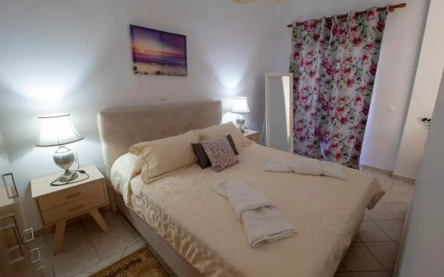 Efi's apartment