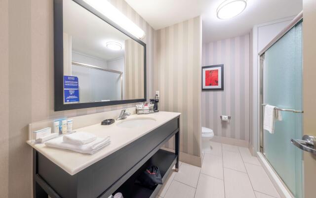 Hampton Inn & Suites DuPont