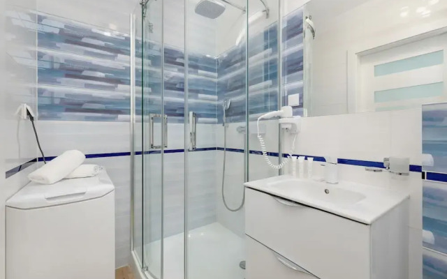 Grunwaldzka Apartment for 4 by Renters