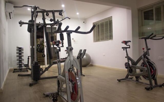 Earl Heights Suites Hotel