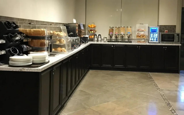 Best Western Plus Travel Hotel Toronto Airport