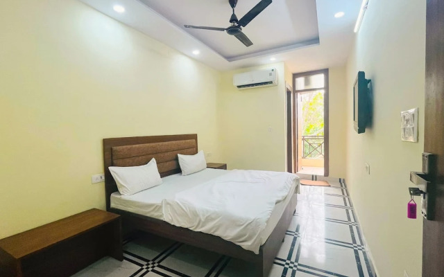Roomshala 168 Startlight Suites