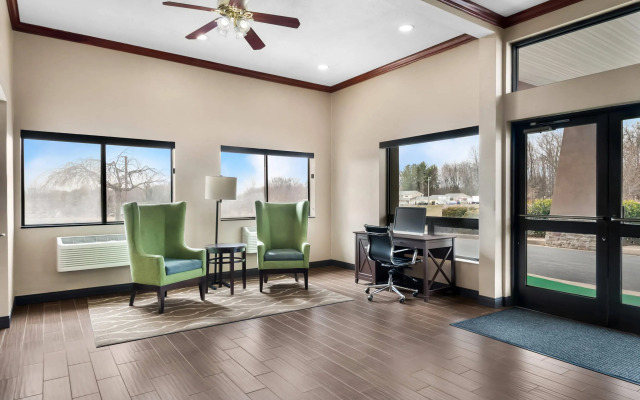 Comfort Inn & Suites North East