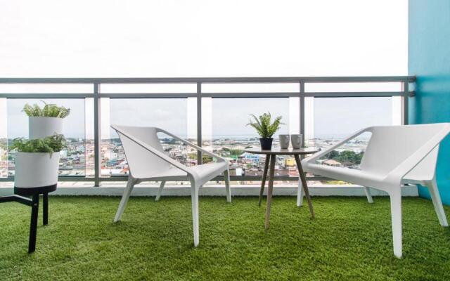 Azure Urban Beach Resort Manila by Radlett