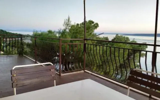 Apartments Pino Brela