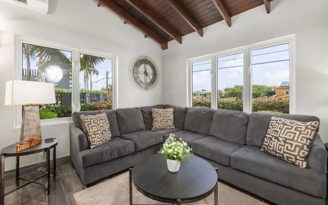 3br2ba Great Location Private Pool Amenities