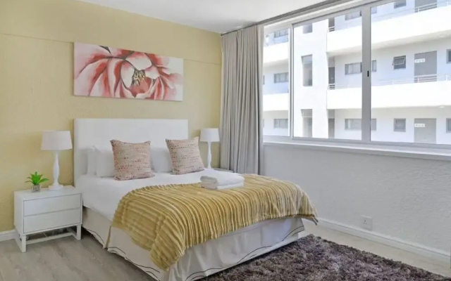Charming Central Sea Point Haven 50m to Ocean