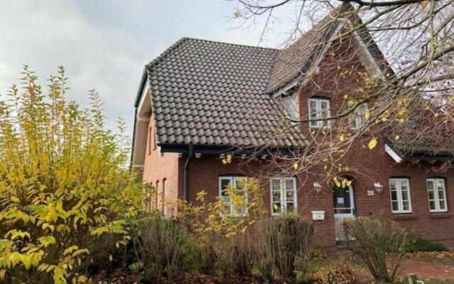 Strandstraße 28, Haushälfte links