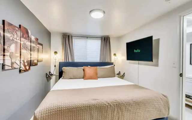 Charming 2BR w King Queen Close to SLC