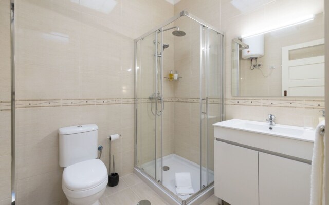 Tripas-Coração, Breiner Apartments