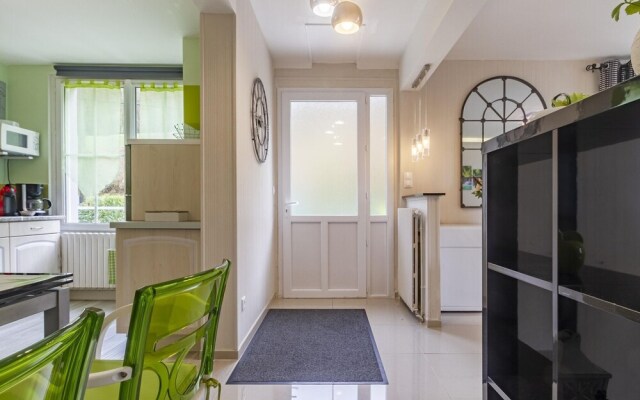 Enticing Holiday Home in Tulle with Garden