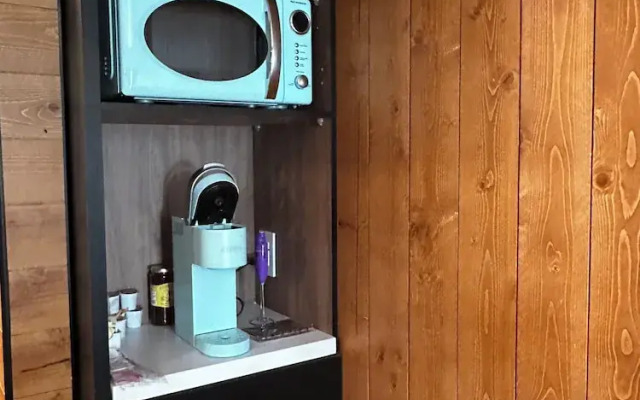 Beamsville Rustic Modern Suites